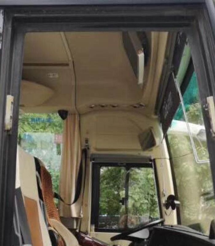 39 Seats 260HP Used Yutong Buses 100km / H Max Speed 2010 Year 8995 X 2480 X 3330mm