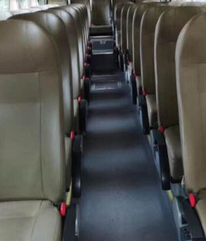 39 Seats 260HP Used Yutong Buses 100km / H Max Speed 2010 Year 8995 X 2480 X 3330mm