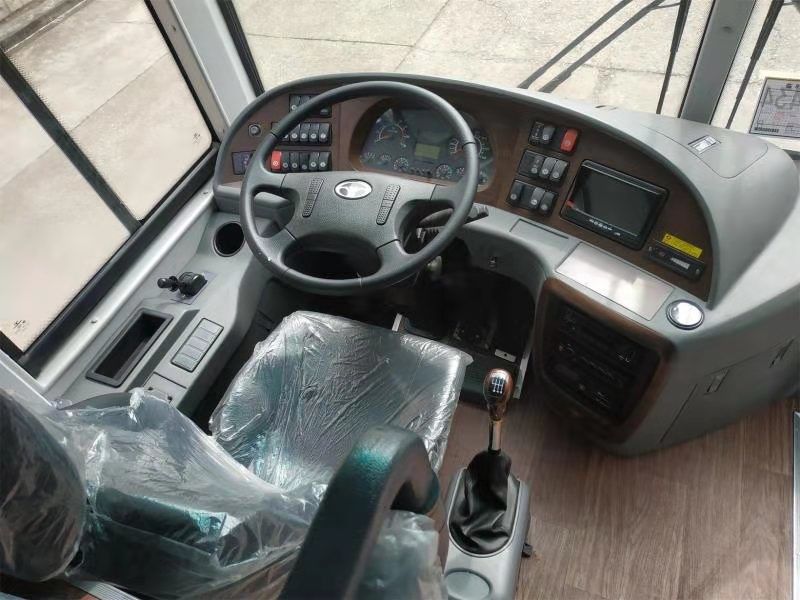 63 Seats Diesel Engine Bus Double Back Axle Left Hand Drive 110km / H Max Speed
