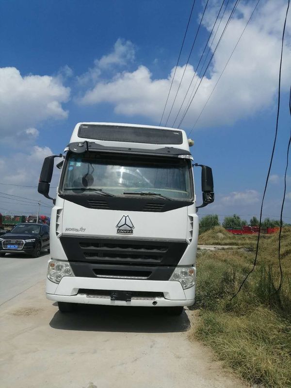 China Sinotruk Howo A7 Tractor Truck Head 6x4 with different colors