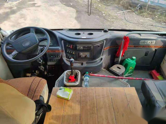 ISO Yutong ZK6752D 29 Seats LHD Used Passenger Bus Steel Chassis Single Doors