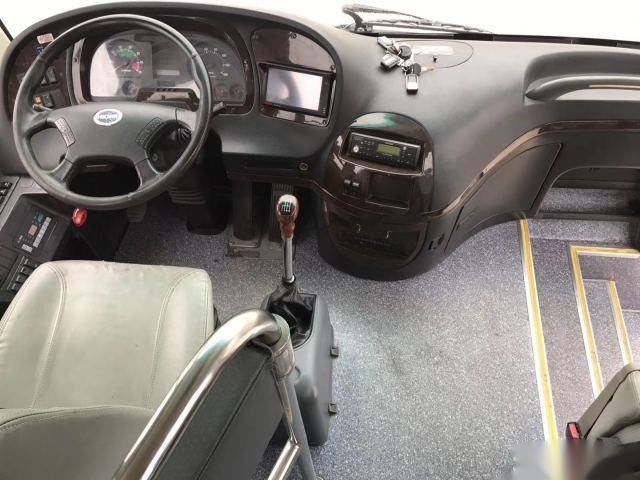 Low Kilometer Airbag Chassis Euro III Good Condition Double Doors Used Coach Bus Higer Brand Model KLQ6129 53 Seats
