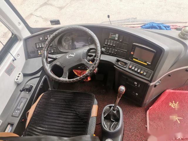 38 Seats Yuchai Rear Engine Six Cylinders 270hp Euro V Airbag Chassis Left Steering Kinglong XMQ6901 Used Tour Bus