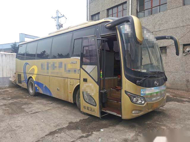 38 Seats Yuchai Rear Engine Six Cylinders 270hp Euro V Airbag Chassis Left Steering Kinglong XMQ6901 Used Tour Bus