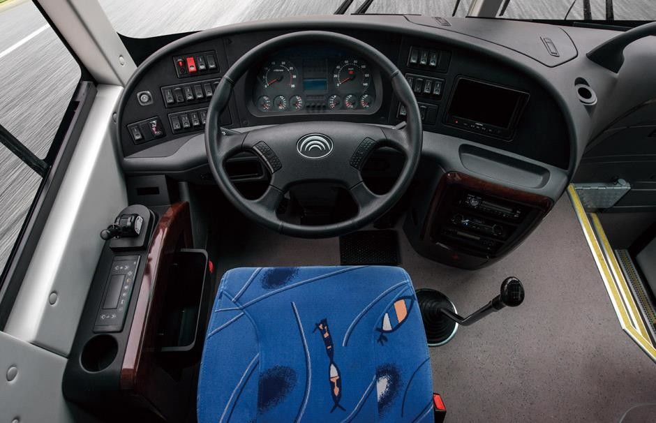 6 Tire Brand new yutong bus rear engine 35 Seats ZK6858 with disoucnt price in promotion