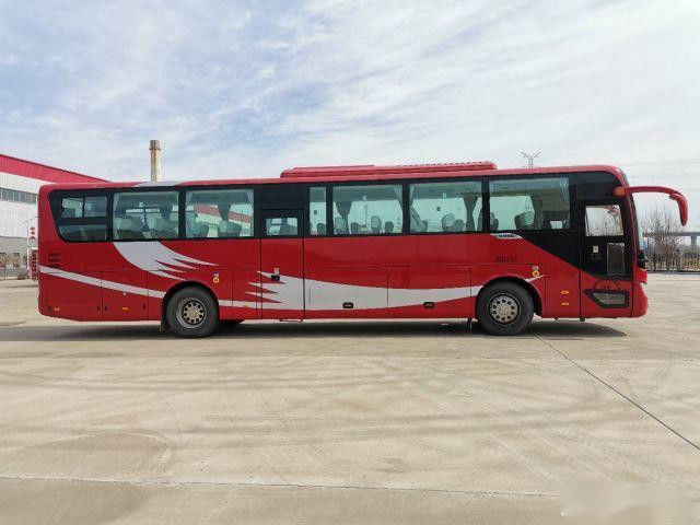 ZK6122 Used Coach Bus Yutong Brand 55 Seats 2017 Low Kilometer Rear Engine Steel Chassis VIP Seats