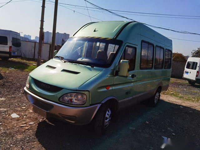 Used Mini Bus 17 Seats Brand 2.8T Diesel Engine Electric Gate Euro III