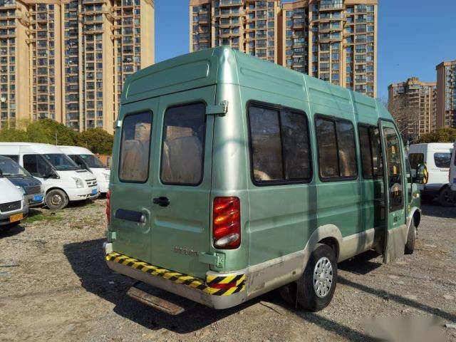 Used Mini Bus 17 Seats Brand 2.8T Diesel Engine Electric Gate Euro III
