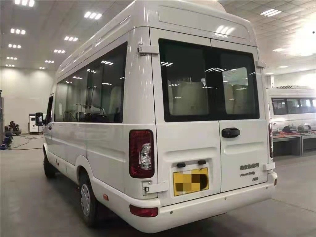 White Iveco Brand Used And New Minibus 15 Seats 129Hp Diesel 2016-2017 Year