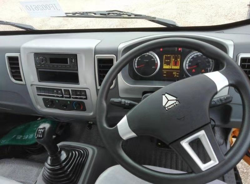 Brand New Sinotruck HOWO RHD Right Hand Steering Drive 10Ton Cargo Truck 4X2