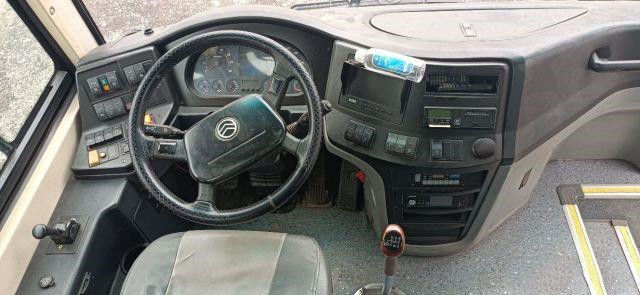Used Tour Bus For Africa Used Golden Dragon Bus Yuchai Rear Engine 233kw 53seats Euro IV Airbag Chassis Low Kilometer