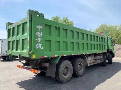 China Second Hand Sinotruk HOWO 7 Heavy Truck 380 Horsepower 8X4 8.2m Dumper Truck ZZ3317N4667E1