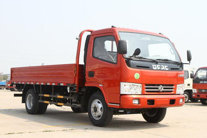 Second Hand Dongfeng 4Ton Cargo Truck 4x2 Drive Bucket Light Duty Truck LHD Year 2017