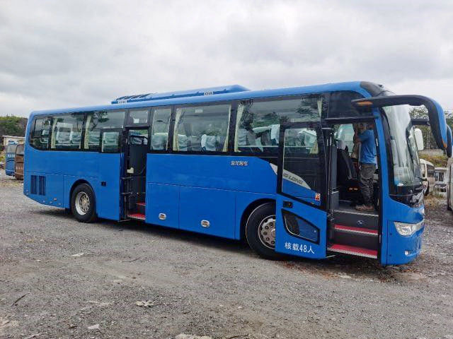Kinglong Used Bus XMQ6110 Hiace Bus Toyota 48 Seats For Sale Price Double Doors