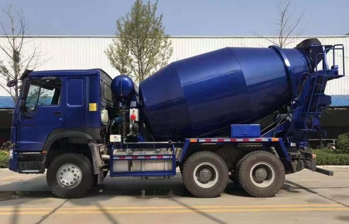 HOWO 8 Cubic Meters Concrete Mixer Truck 6x4 Brand New Sinotruck 371hp 8cbm