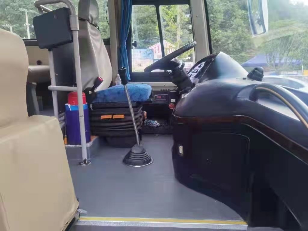 Higer Bus In Tanzania KLQ6129 Yutong Long Used Coach Buses 65 Seats RHD Front Engine 2+3 Layout Toyota Coaster Bus