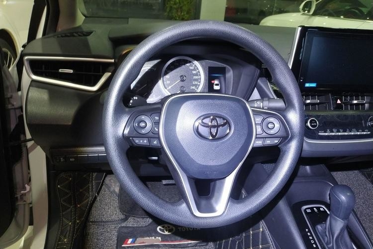 Used Corolla Car New Energy Vehicle With Corolla 20191.2T S-CVT Pioneer 5 Seats White Color 4 Doors Sedan Car
