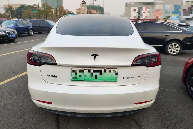 New Energy Electric Vehicle Cars Sedan 4 Wheels High Speed 5 Seats 4 Doors