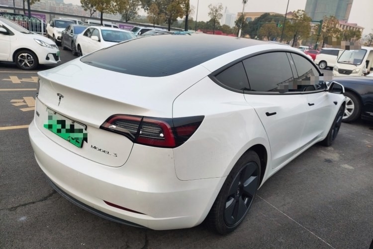 New Energy Electric Vehicle Cars Sedan 4 Wheels High Speed 5 Seats 4 Doors