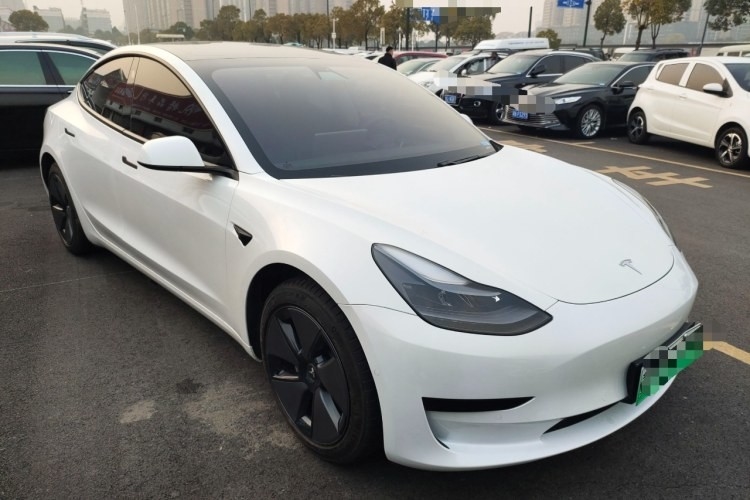 New Energy Electric Vehicle Cars Sedan 4 Wheels High Speed 5 Seats 4 Doors