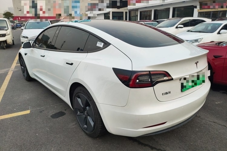 New Energy Electric Vehicle Cars Sedan 4 Wheels High Speed 5 Seats 4 Doors