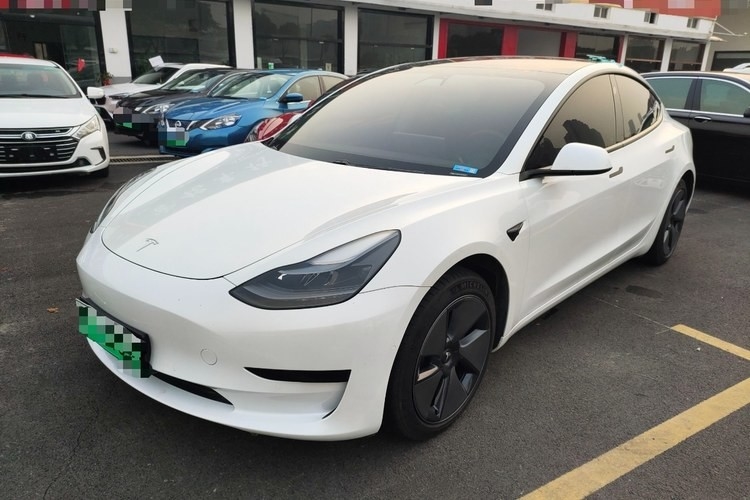 New Energy Electric Vehicle Cars Sedan 4 Wheels High Speed 5 Seats 4 Doors