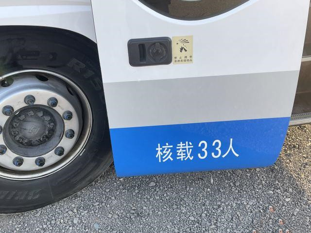 2 Axis Used Passanger Yutong Bus Luxury 33 Seats Engine Double Doors Airbag
