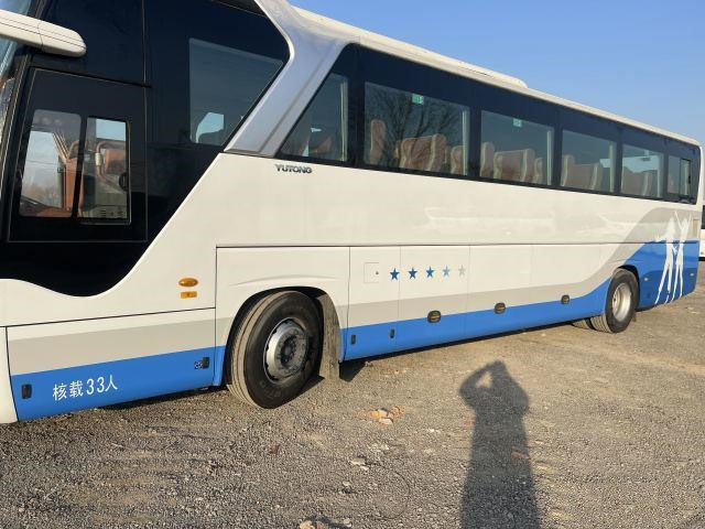 2 Axis Used Passanger Yutong Bus Luxury 33 Seats Engine Double Doors Airbag