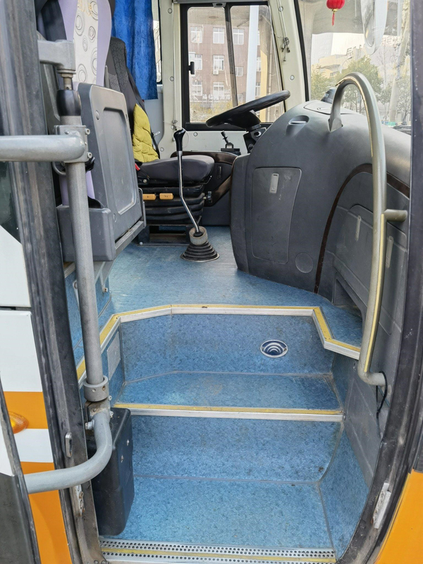 Second-hand Luxury Yutong Buses Used Diesel Public 24-35 Seats City Buses LHD Used Coach Buses In 2014 Year