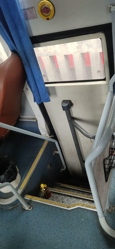 Used Yutong Tour Buses ZK6998 Used 39 Seats Diesel Yuchai Engine Coach Buses Used Intercity Luxury Buses in 2014 Year