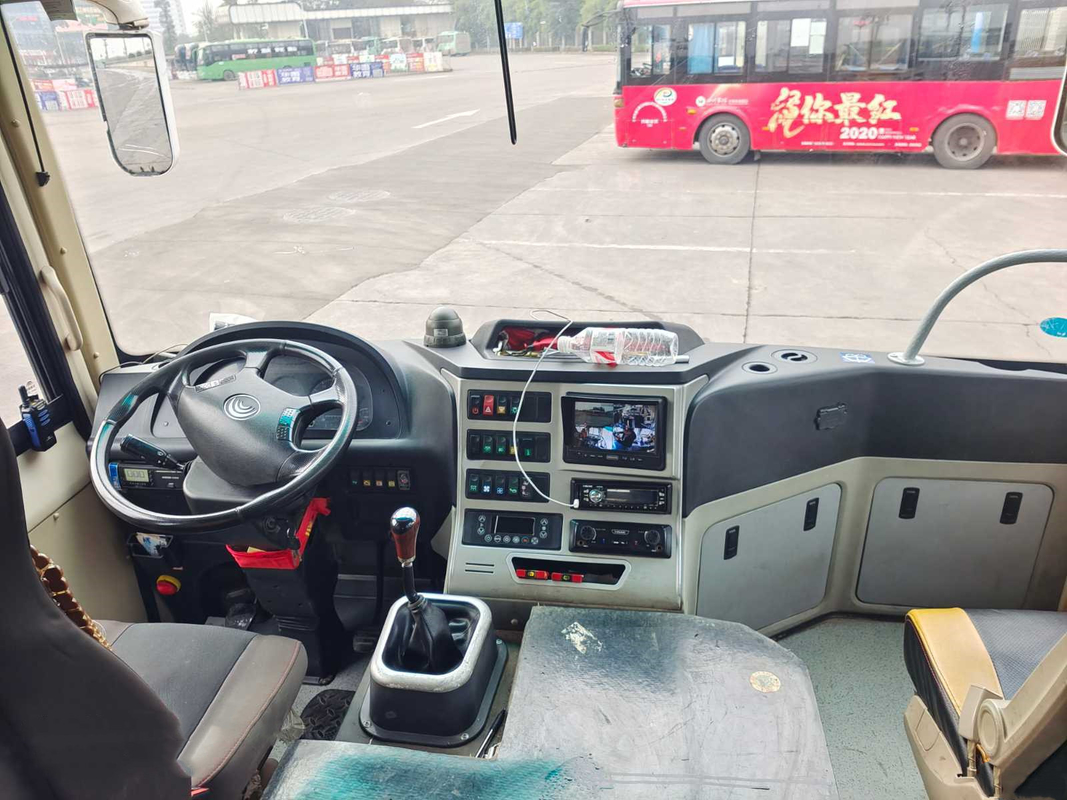 Used Yutong Brand ZK6761 In 2017 Year Used LHD Diesel White Public Bus Used Yuchai Engine EURO V 29 Seats Buses