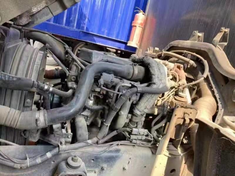 ISUZU Cargo Truck Second Hand Box Type Truck Fast Gearbox 9.6m Length