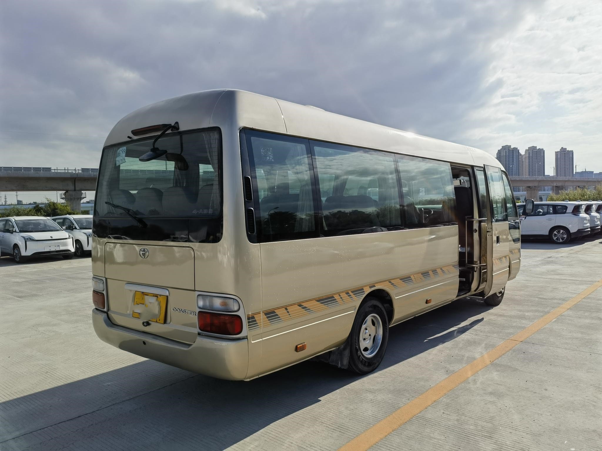 Toyota Used Japan Used Coaster Bus Manual Gear 2010 Year Luxurious With