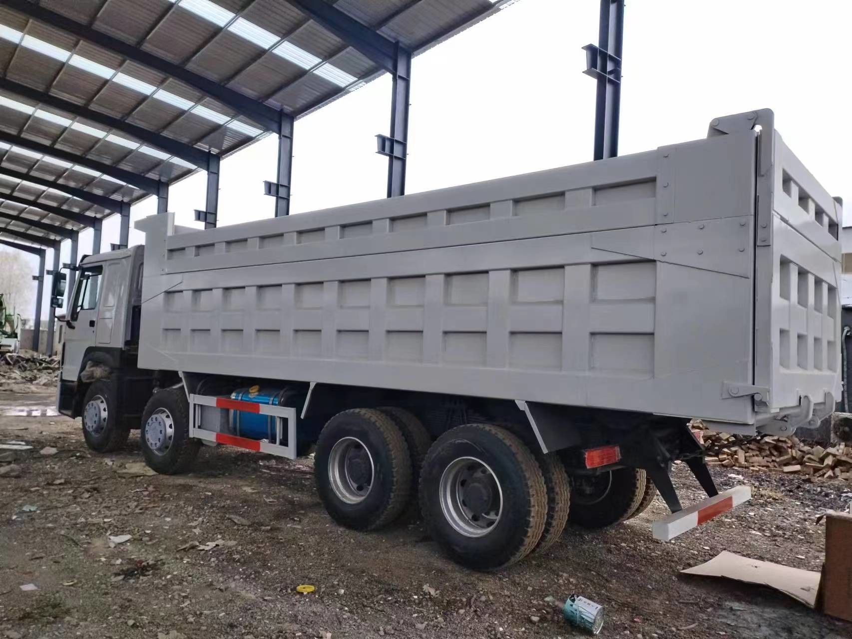 Used Commercial Dump Trucks 6 Cylinders In Line 371hp 8×4 SINOTRUCK