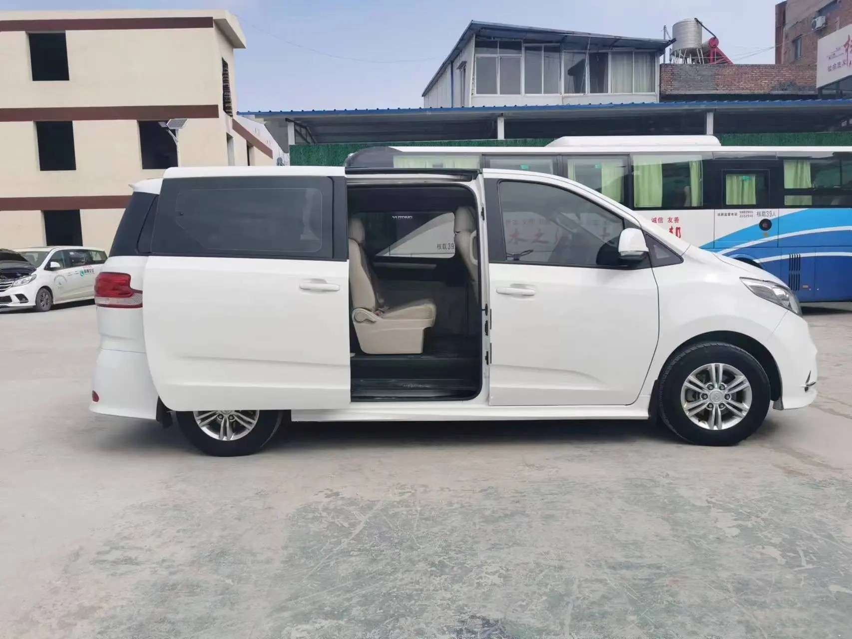 Used 8 Seater Minibus Multi Purpose Vehicle 5 Meters MAXUS SH6525 Front ...