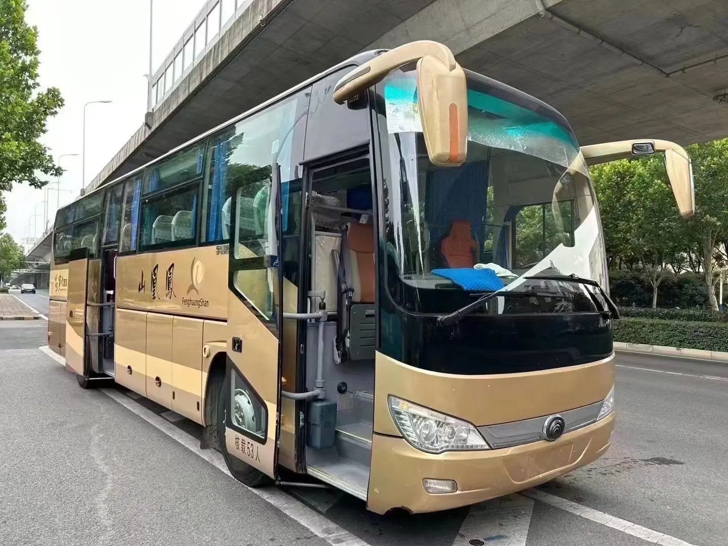 ZK6119 Yutong Used Passenger Bus / 53-Seat Double Door Left-Hand Drive ...