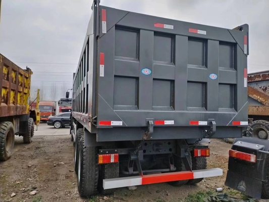 Second Hand Tipper Trucks Black Color 371hp 8×4  HOWO ZZ3317 Flat Roof Cabin Rated Load 15.5t