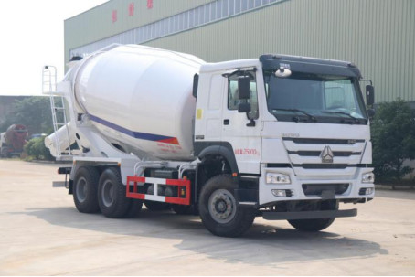 Used Concrete Trucks 6×4 Drive Model LHD Sinotruck Howo Cement Mixer Truck EURO IV Loading 8 Tons