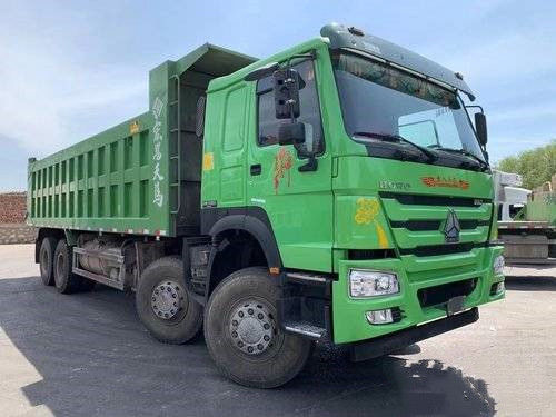 China Second Hand Sinotruk HOWO 7 Heavy Truck 380 Horsepower 8X4 8.2m Dumper Truck ZZ3317N4667E1