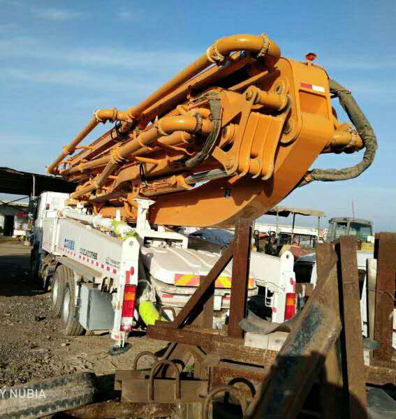 BENZZOOMLION Second Hand Concrete Mixer Trucks With Euro IV Diesel Engine