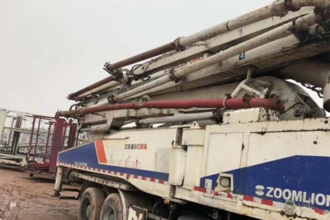 8×4 Drive Mode Used Concrete Pump Truck BENZ-ZOOMLION Brand With 52m Pump